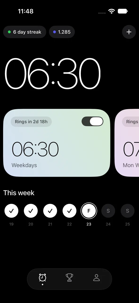 Napz alarm list: a large 06:30 clock, an alarm card and the week's streak.